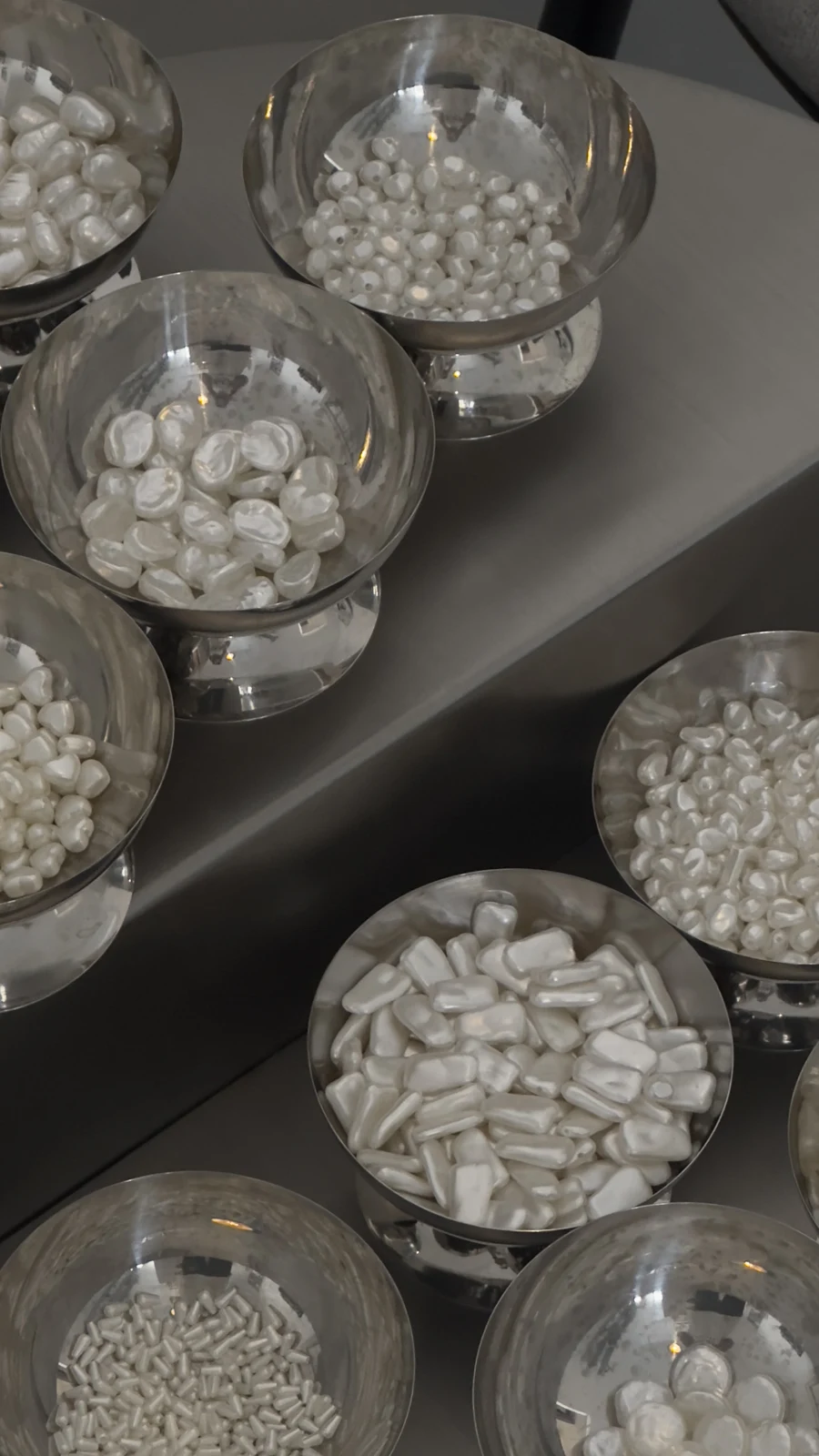Perlen und Materialien für eigene Schmuckstücke